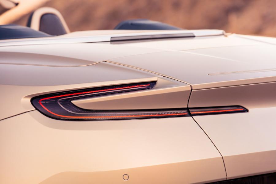 Детали экстерьера Aston Martin DB11 V8 Volante 2018 года  (WW) (фото 18 из 54)